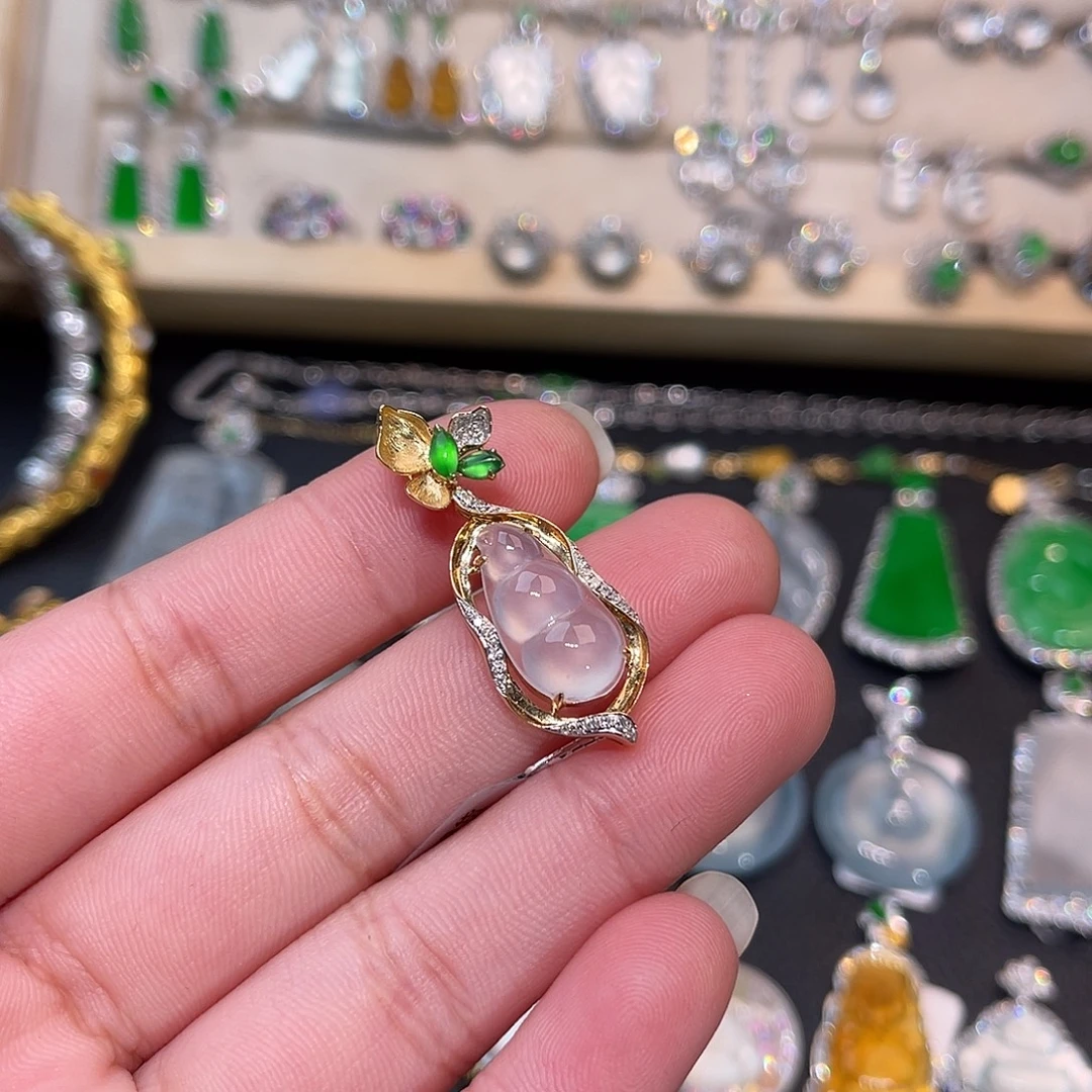 翡翠18K金镶嵌颈饰豆子