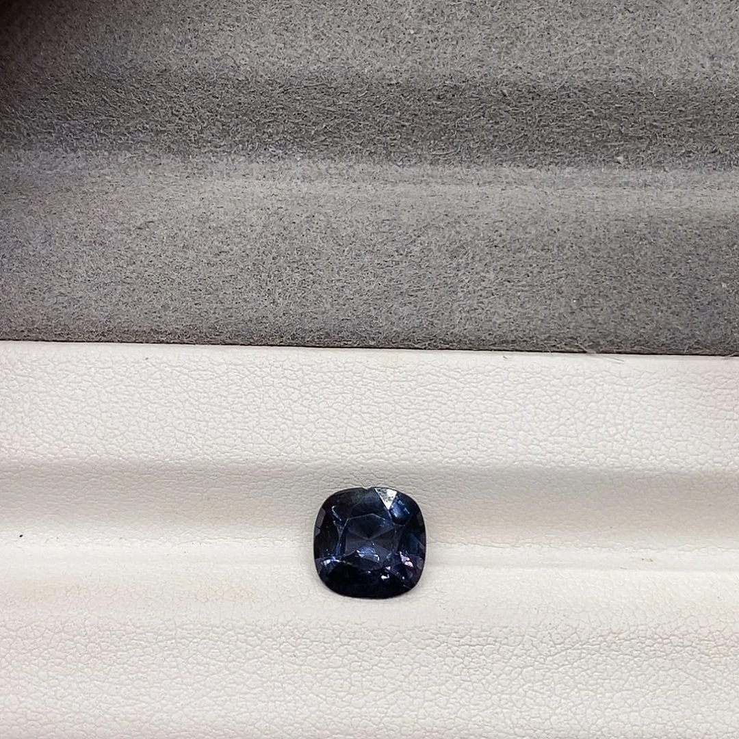 尖晶石裸石2.58克拉天然金属灰尖晶石