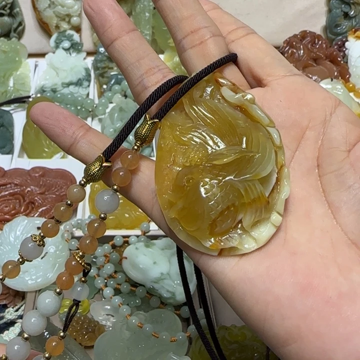 蛇纹石玉吊坠未镶嵌小***巴