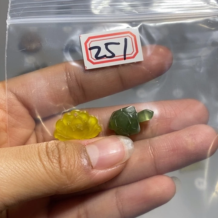 蛇纹石玉颈饰未镶嵌梦*