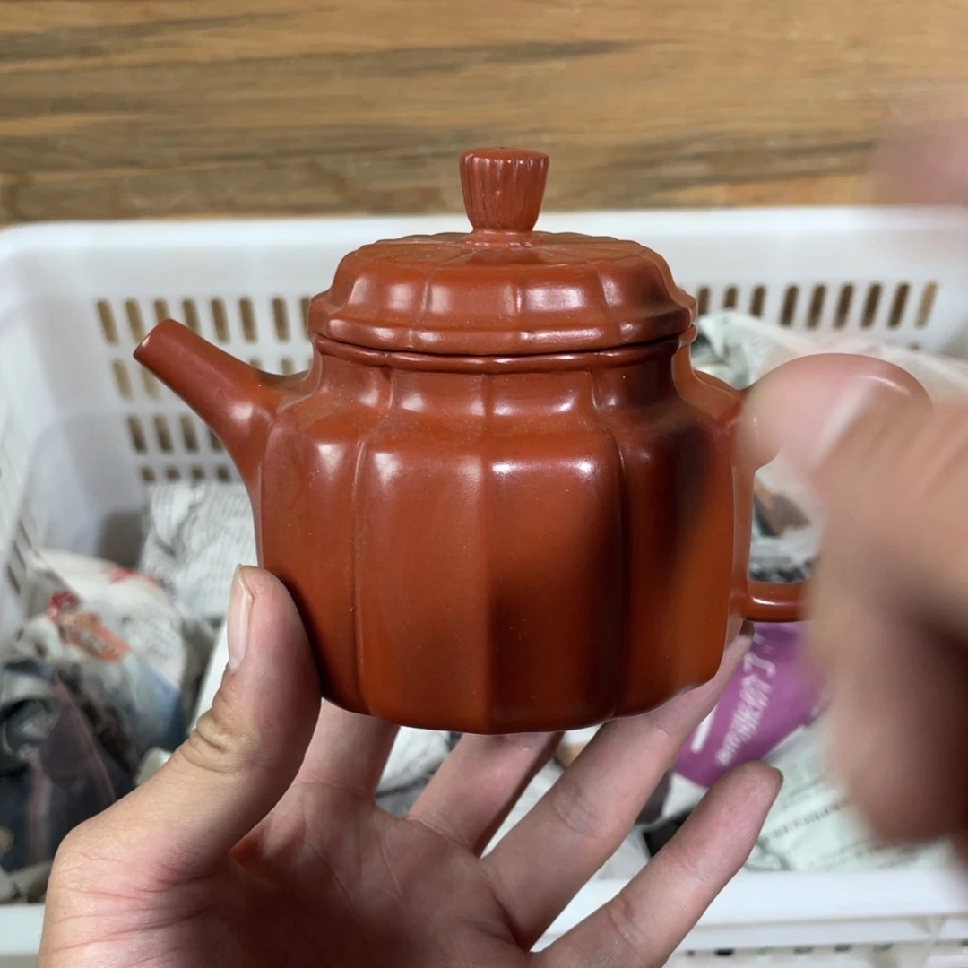紫砂茶壶老厂紫砂壶一件。