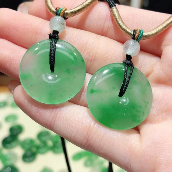 平***真石英质玉（非洲翠）未镶嵌颈饰