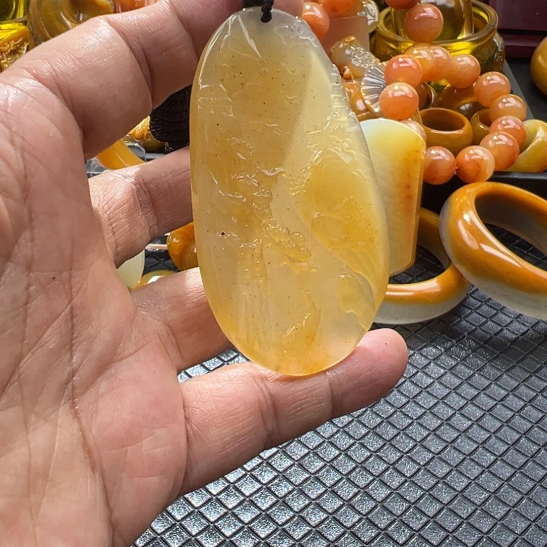 石英质玉未镶嵌颈饰