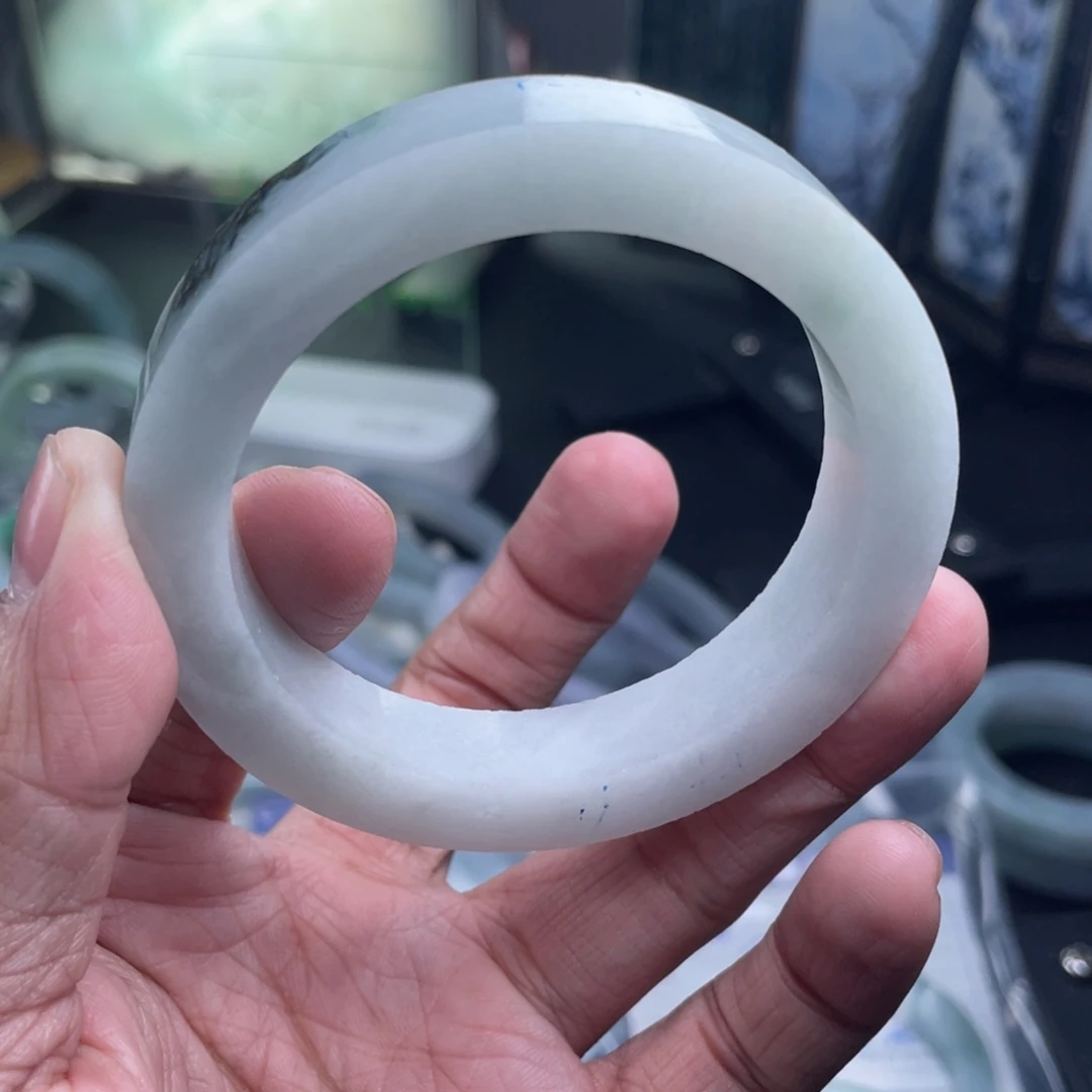 定制翡翠未镶嵌纹裂漏