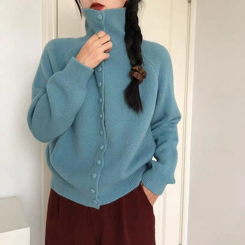 【颜色巨美】巨柔软舒适高领保暖同色纽扣开衫款针织毛衣女 16371-