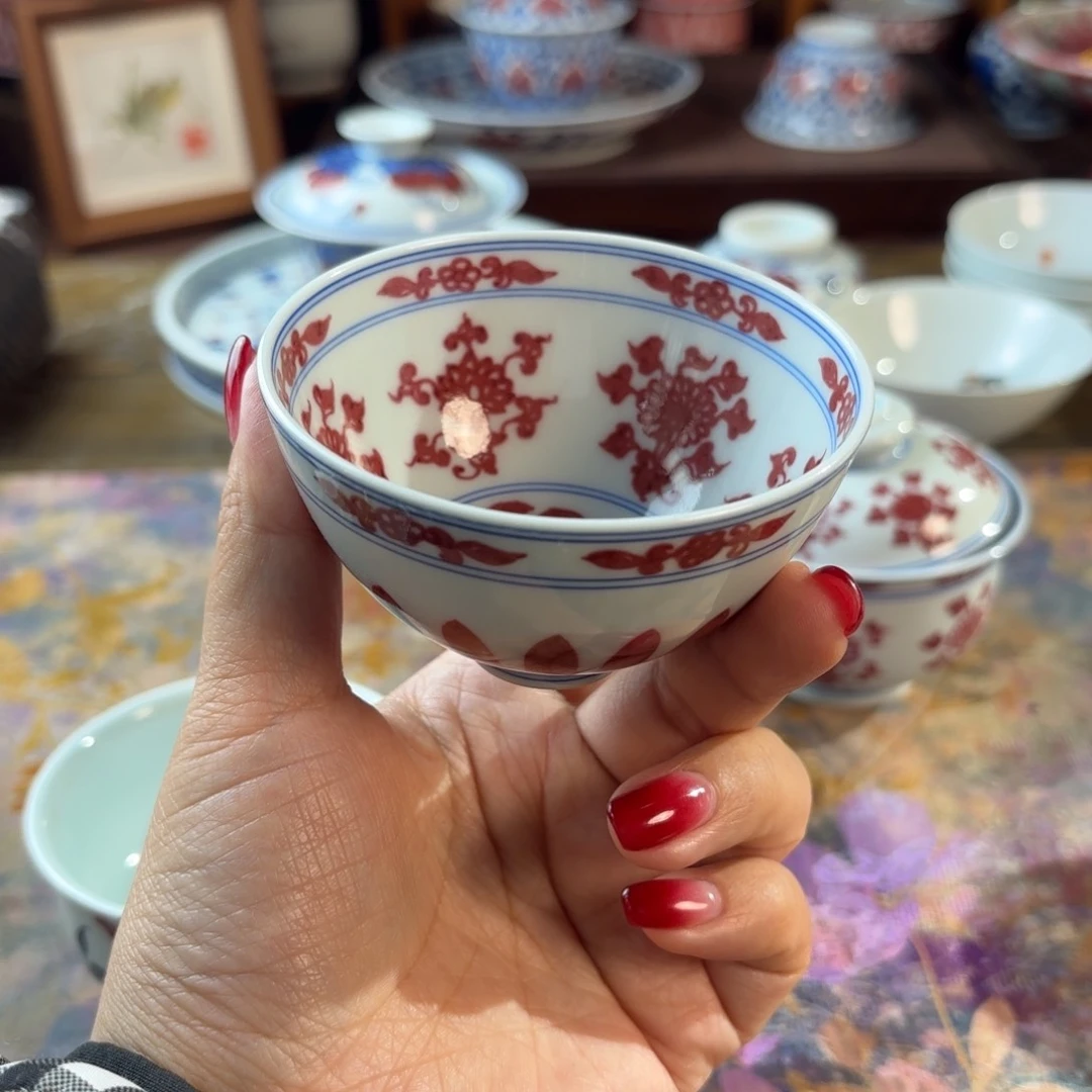瓷青花釉里红缠枝莲鸡心杯