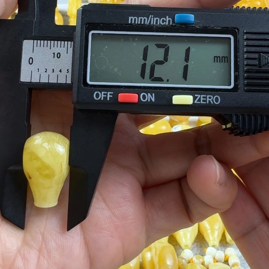 蜜蜡未镶嵌裸石31杂