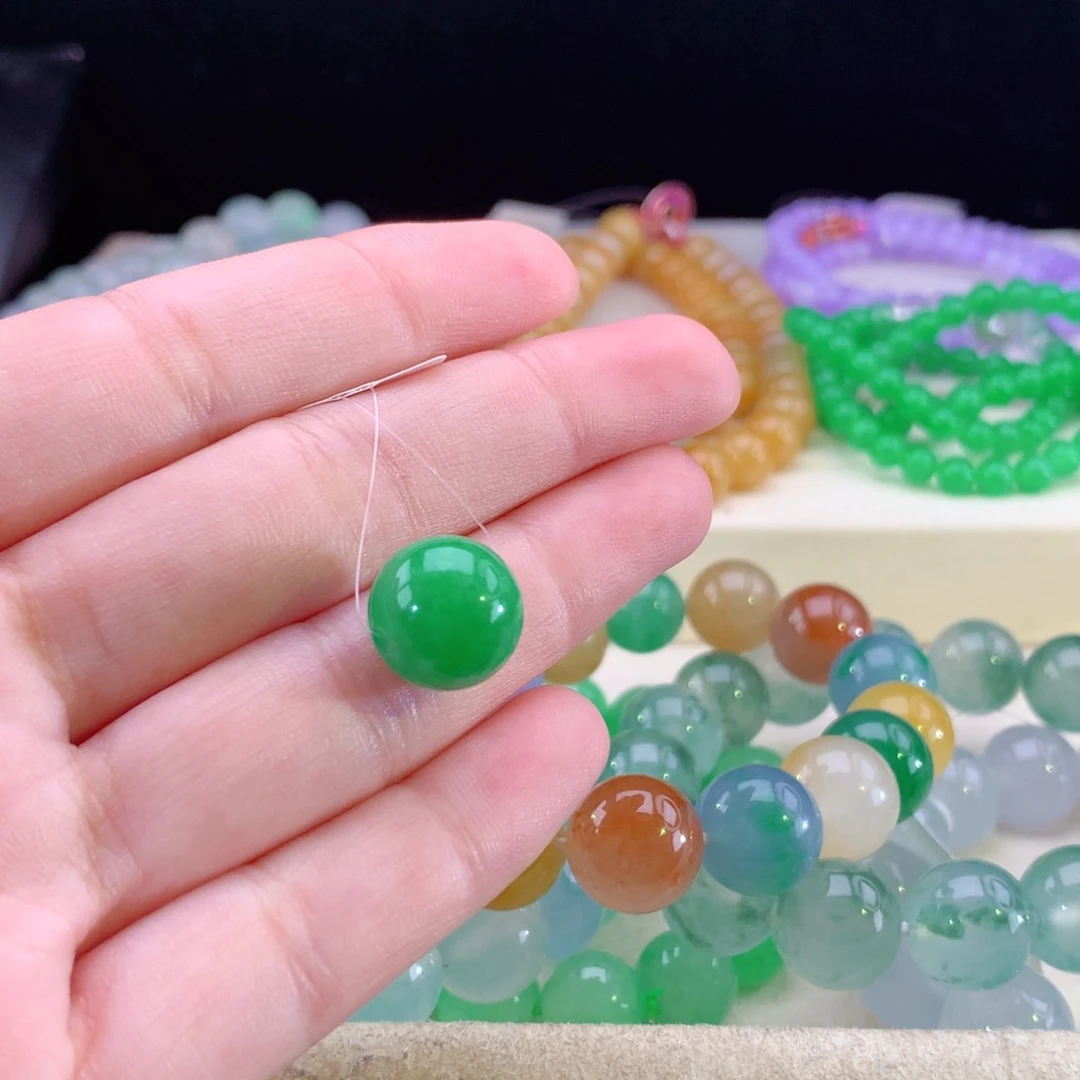 翡翠手链未镶嵌于*萌卡12.4