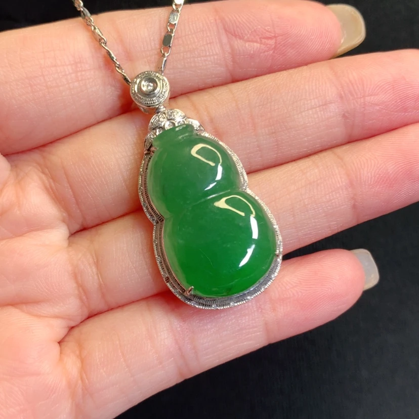 【闪购商品】颈饰18K金镶嵌翡翠葫芦