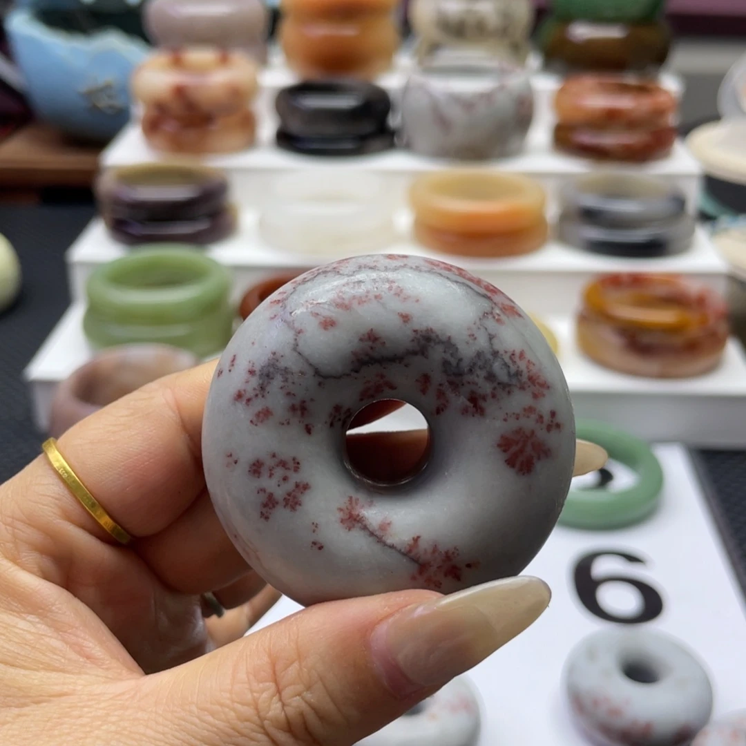 石英质玉手镯未镶嵌卜**。