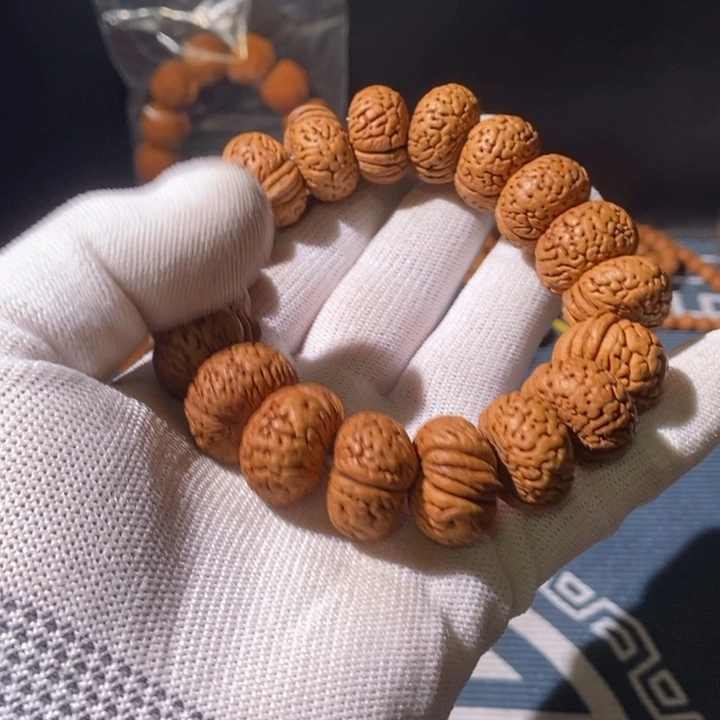文玩核桃手串……33