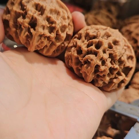 钒***弟吊坠文玩核桃50帝王