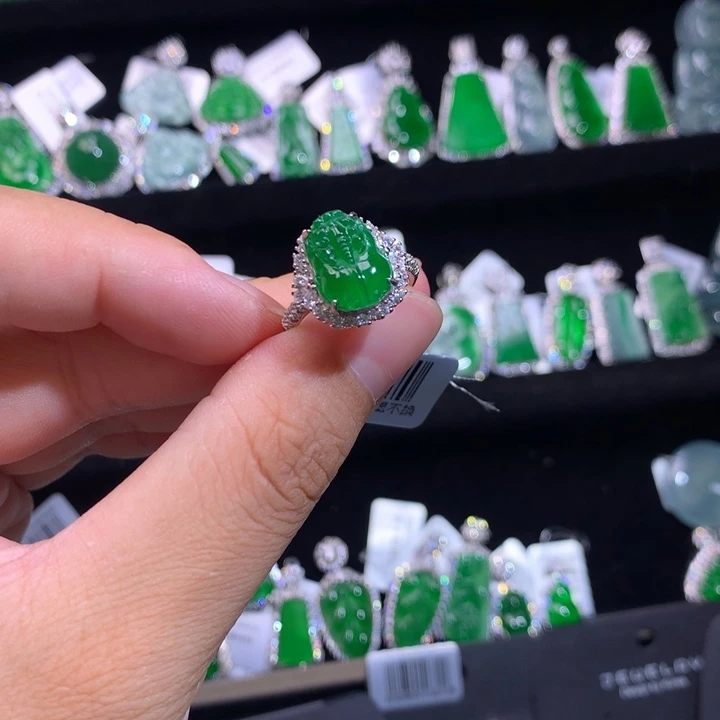 【闪购商品】颈饰银S925镶嵌翡翠天然翡翠