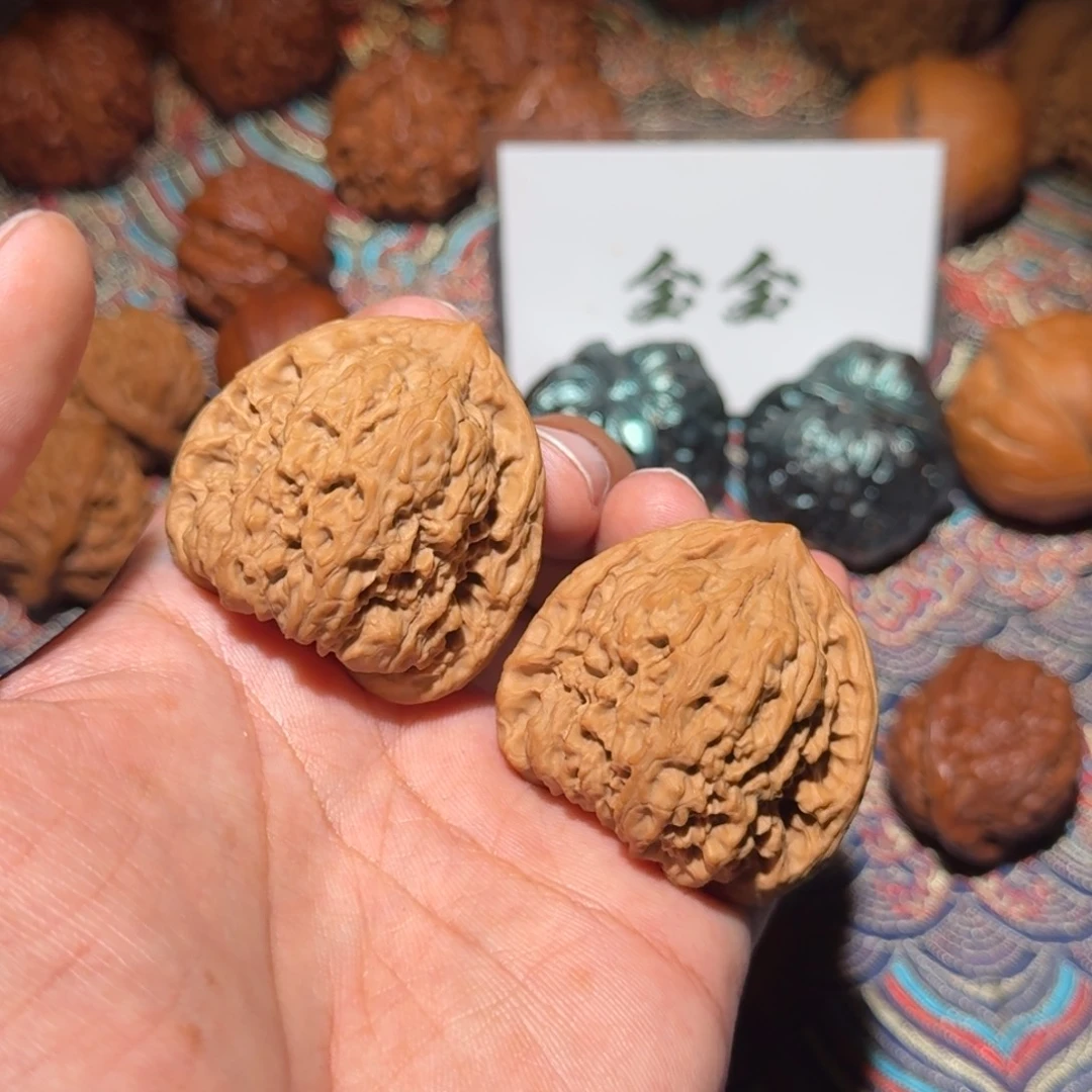 核桃把件005正三角蚂蚁纹南疆，尺寸42 39 40