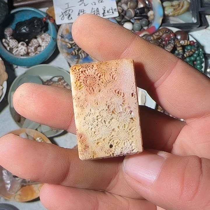 石材工艺品吊坠珊瑚玉