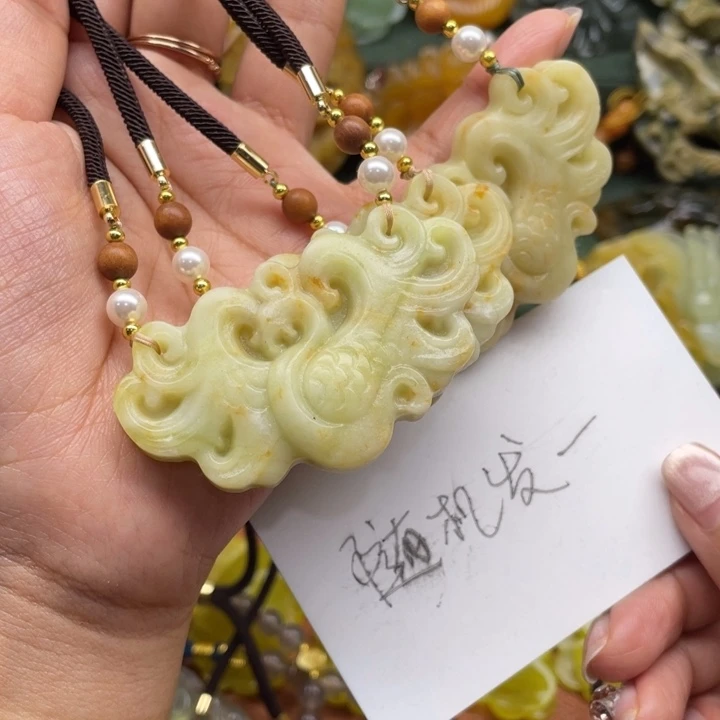 蛇纹石玉未镶嵌吊坠