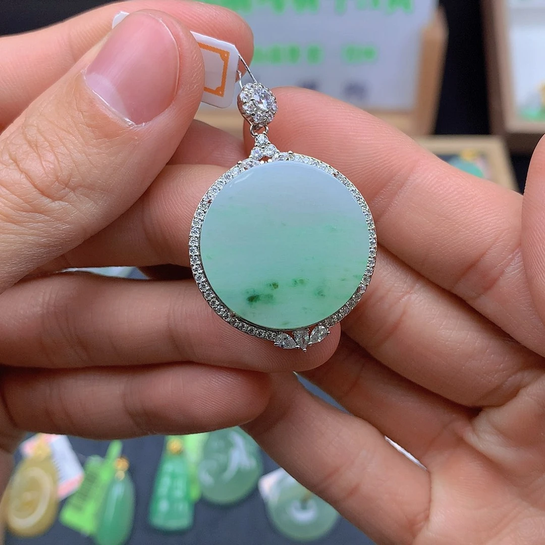 翡翠颈饰未镶嵌翡翠