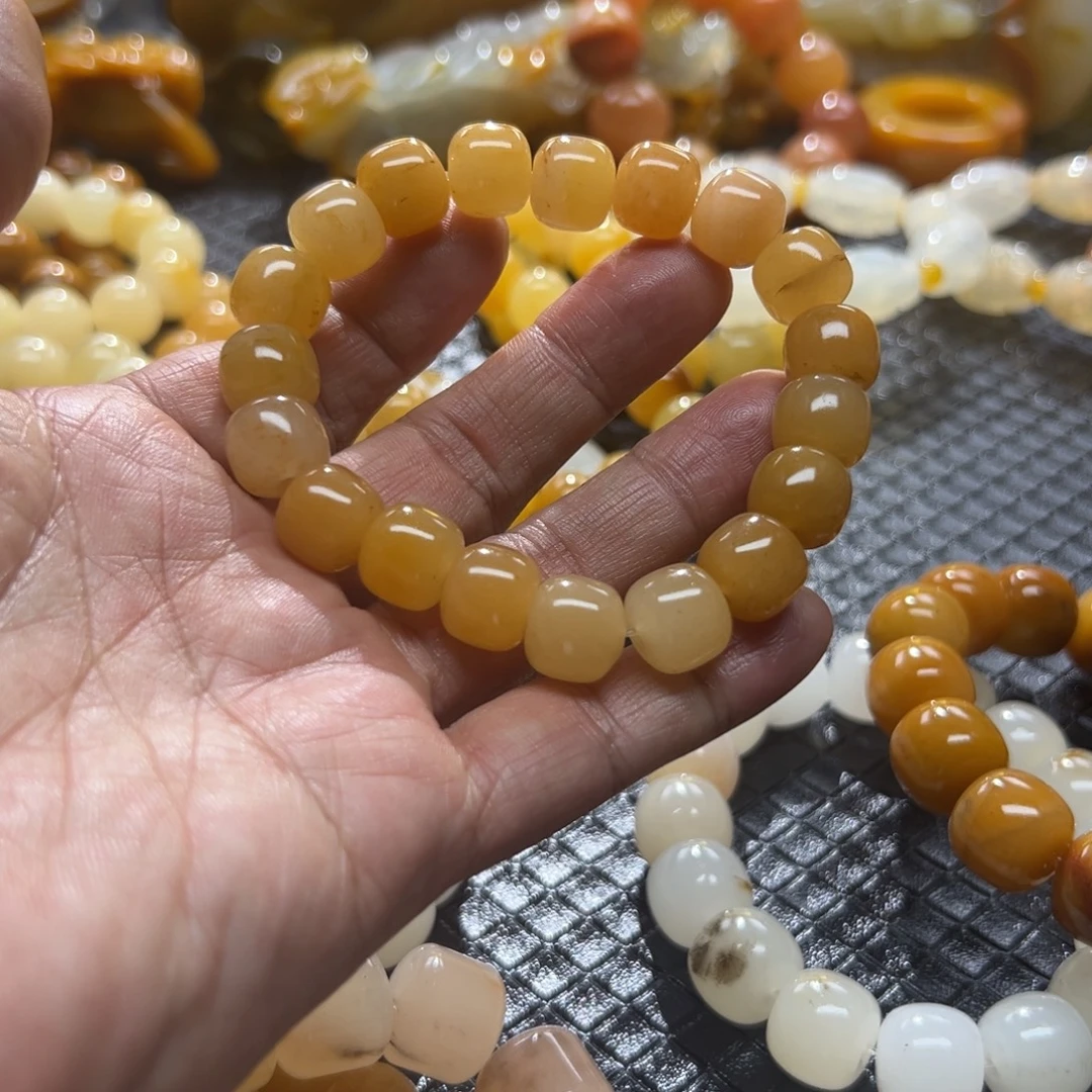 石英质玉未镶嵌颈饰