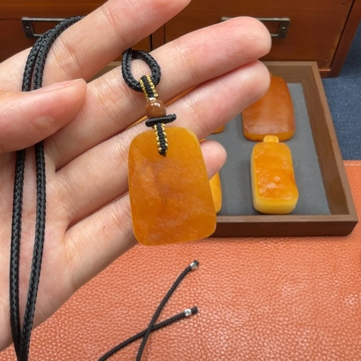 蜜蜡未镶嵌吊坠(赠链)