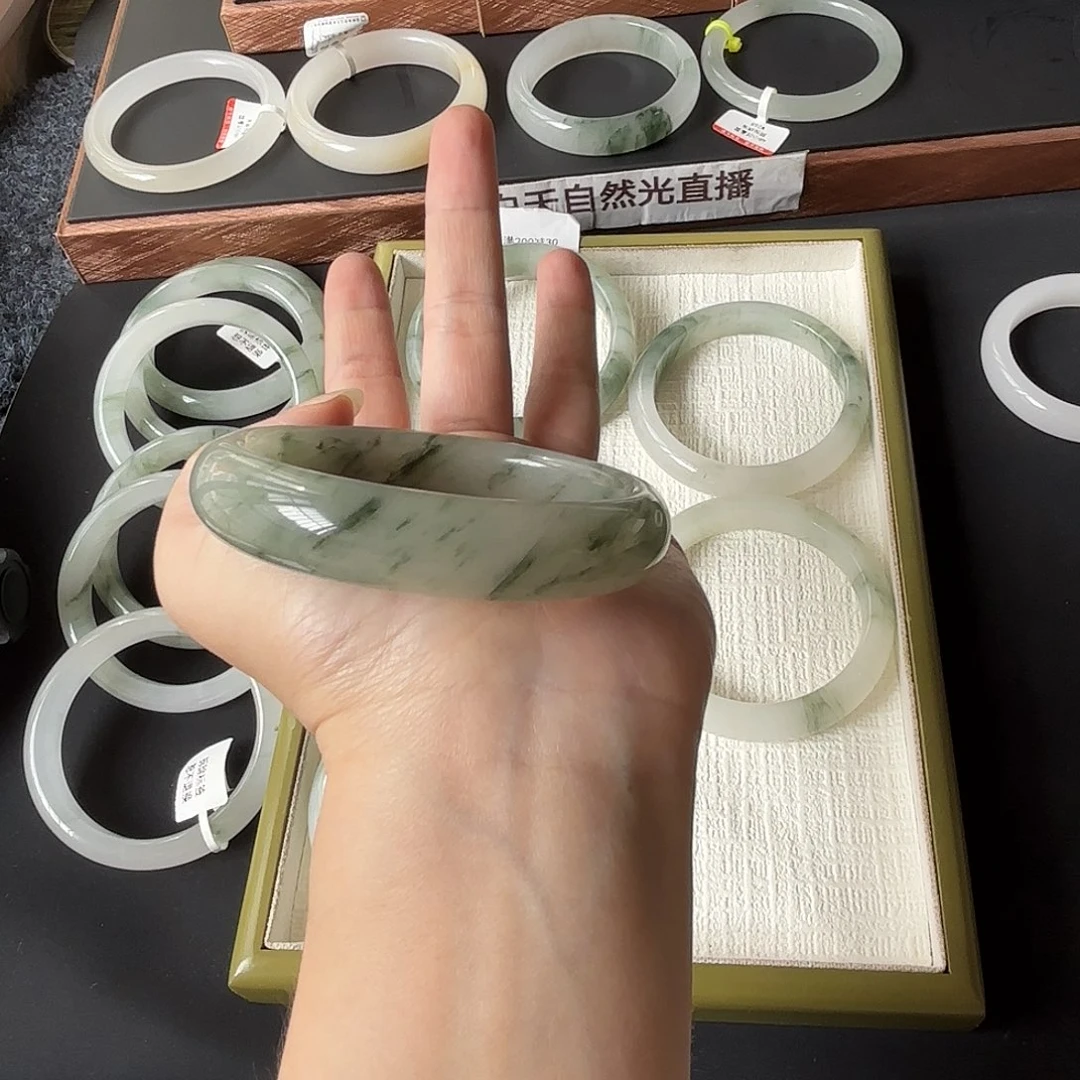 @***丹未镶嵌手镯石英质玉95