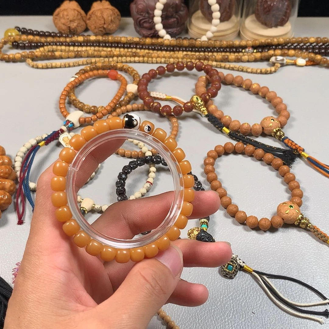 吊坠白玉菩提。。。。。。。。。。