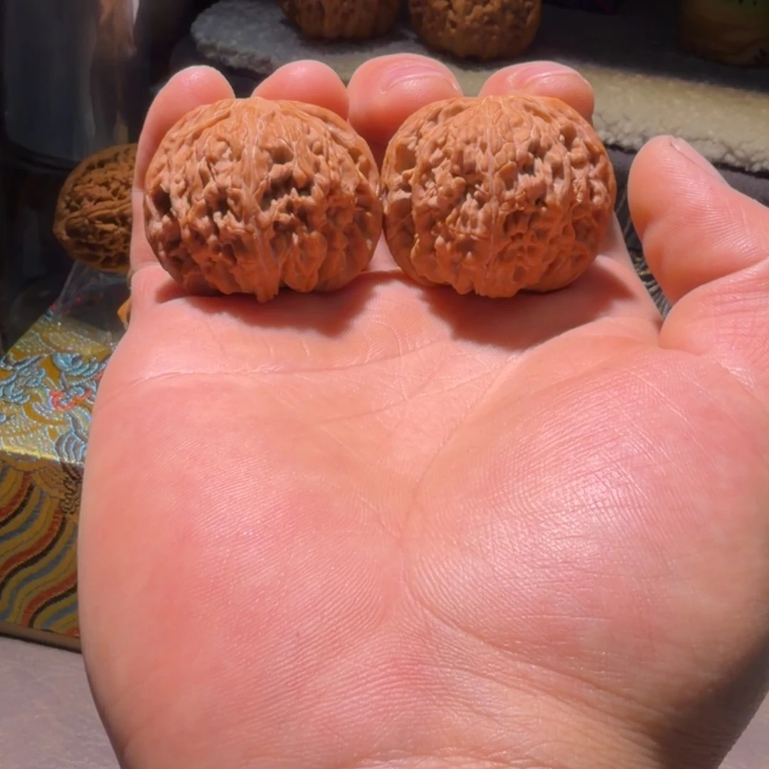 喂***叔吊坠文玩核桃41磨盘红皮修尖25090518