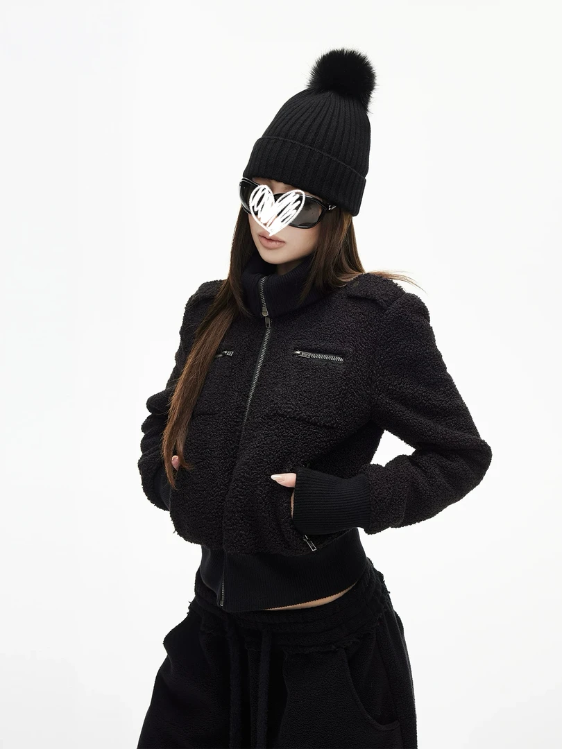 黑色肩袢摇粒绒短外套