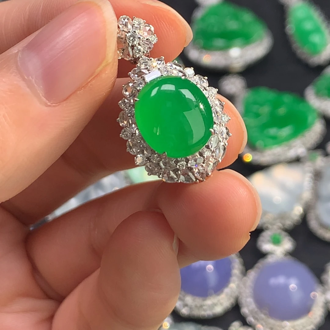 翡翠18K金镶嵌颈饰