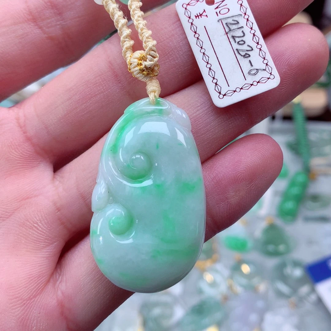 翡翠颈饰未镶嵌翡翠吊坠