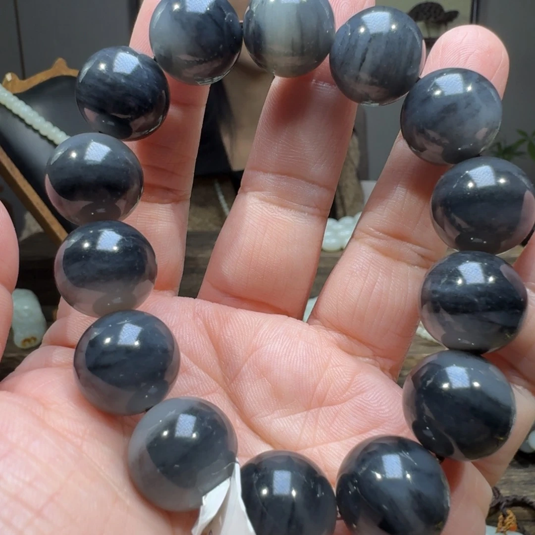 和田玉手串未镶嵌武**者