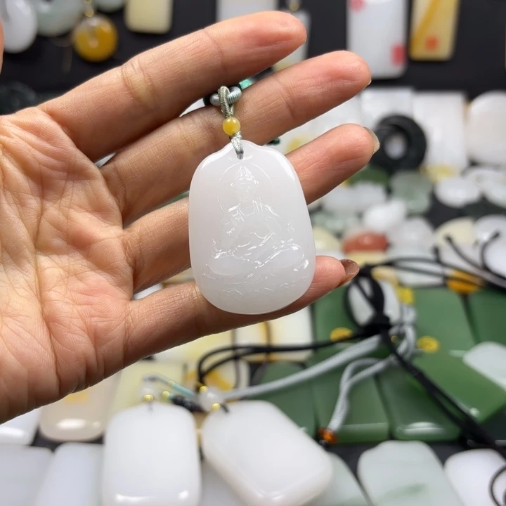 站***鬼石英质玉（金丝玉）未镶嵌颈饰