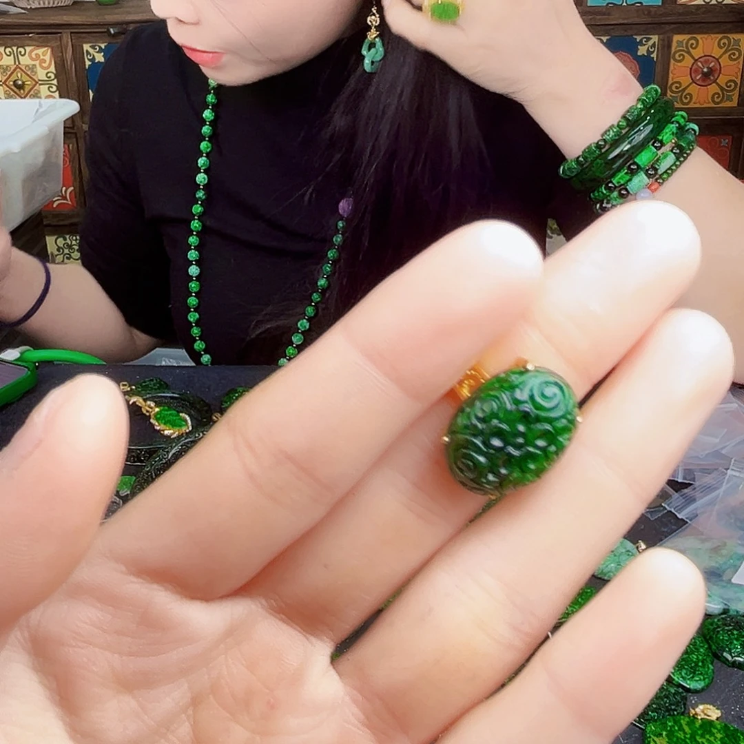 颈饰银S925镶嵌翡翠多样性