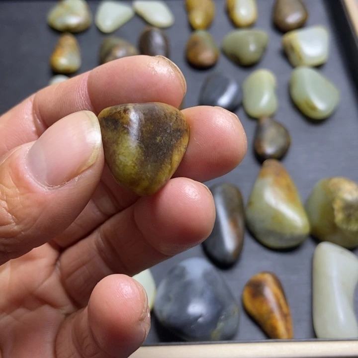 勇***哥和田玉（糖玉）未镶嵌珠宝奇石