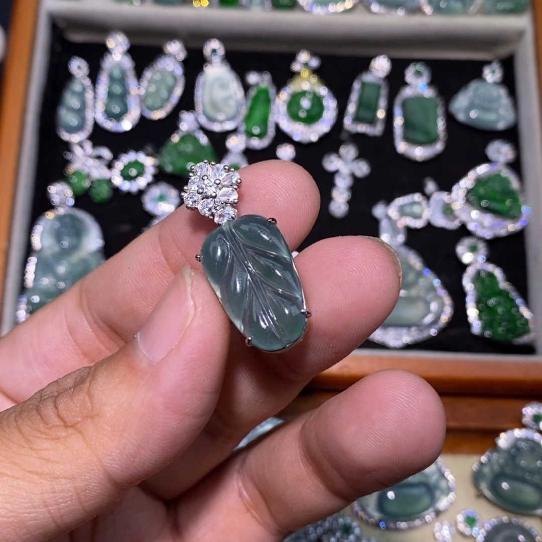 颈饰未镶嵌翡翠天然