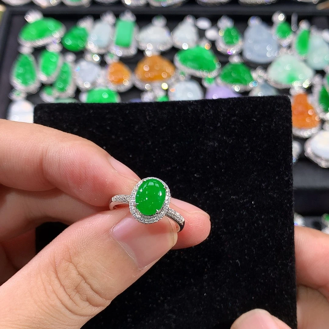 翡翠18K金镶嵌戒指