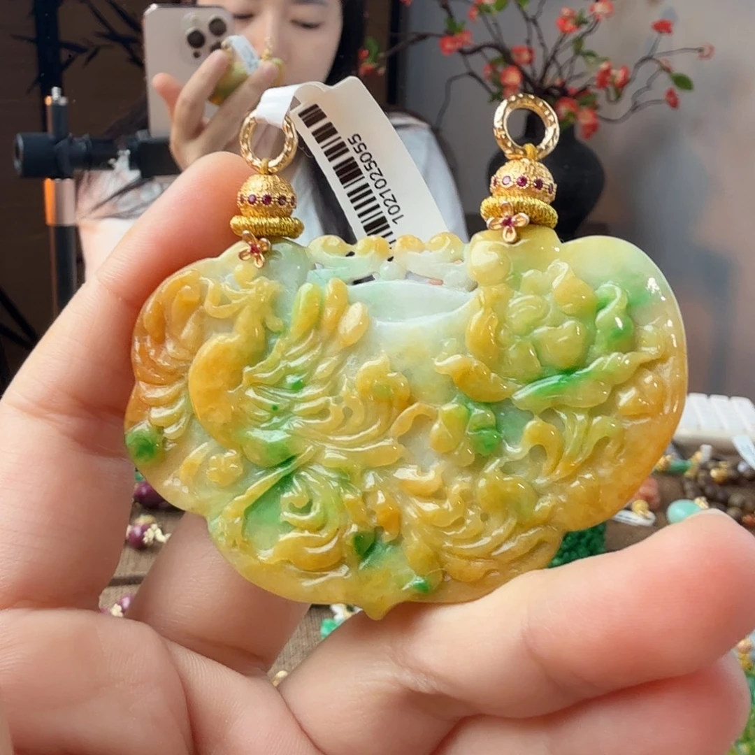 翡翠未镶嵌吊坠(赠链)