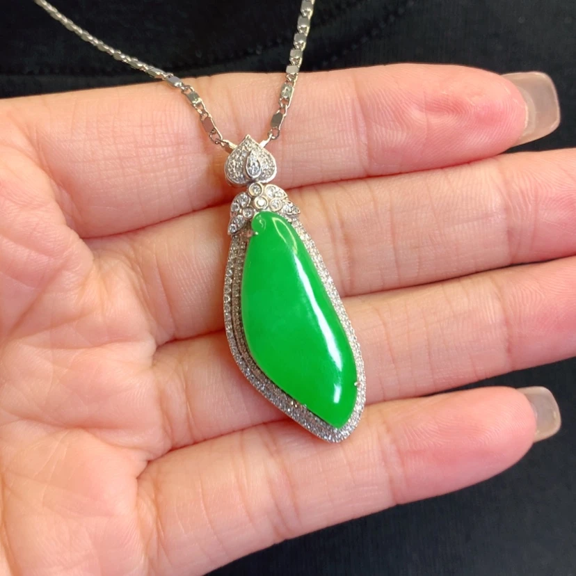 【闪购商品】颈饰18K金镶嵌翡翠福瓜