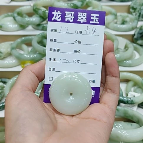 工***工未镶嵌透闪石-蛇纹石玉颈饰