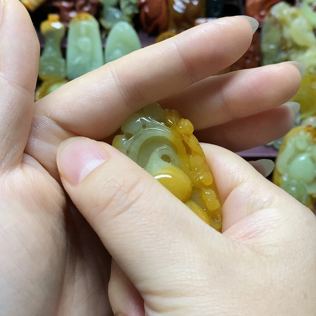 呦***姥岫玉未镶嵌吊坠(赠链)