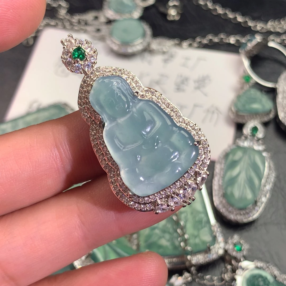 翡翠颈饰未镶嵌观音