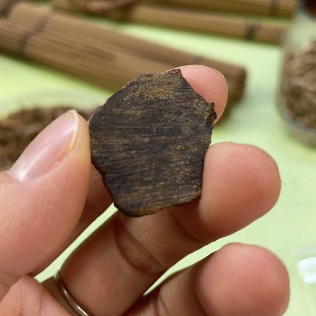 沉香沉香碎屑文L黑Q小料子1.25克碎料