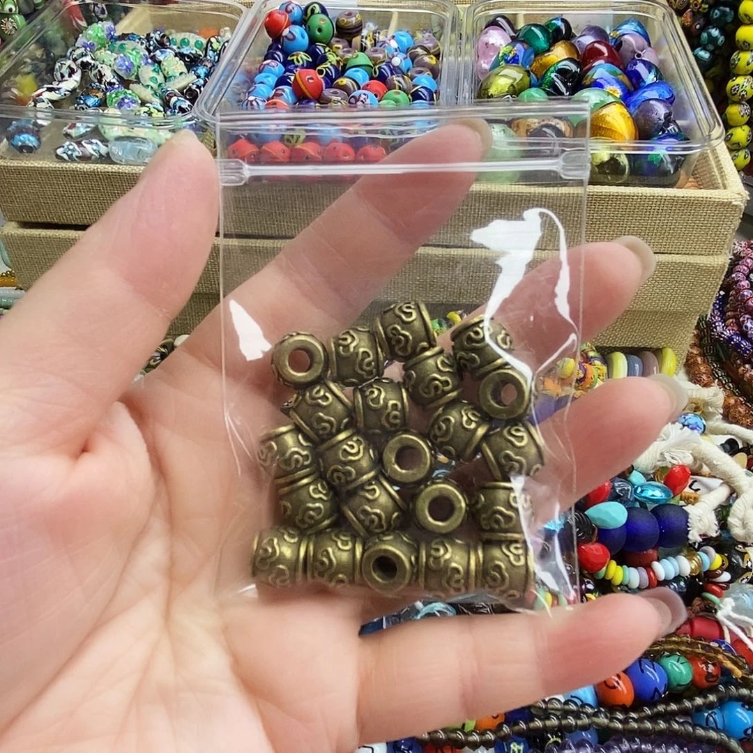 琉璃颈饰隔片一包18元，151