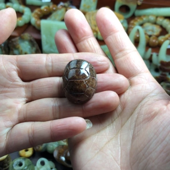 未镶嵌岫岩河磨玉（透闪石质玉）手机链风*