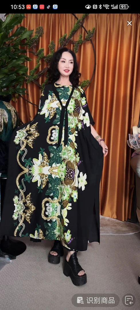 粉色定位花连衣裙