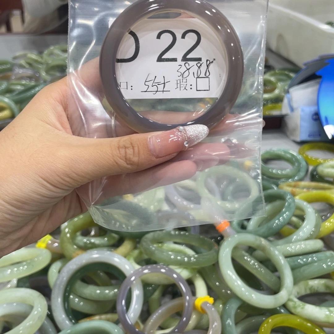 未镶嵌蛇纹石玉颈饰六**白