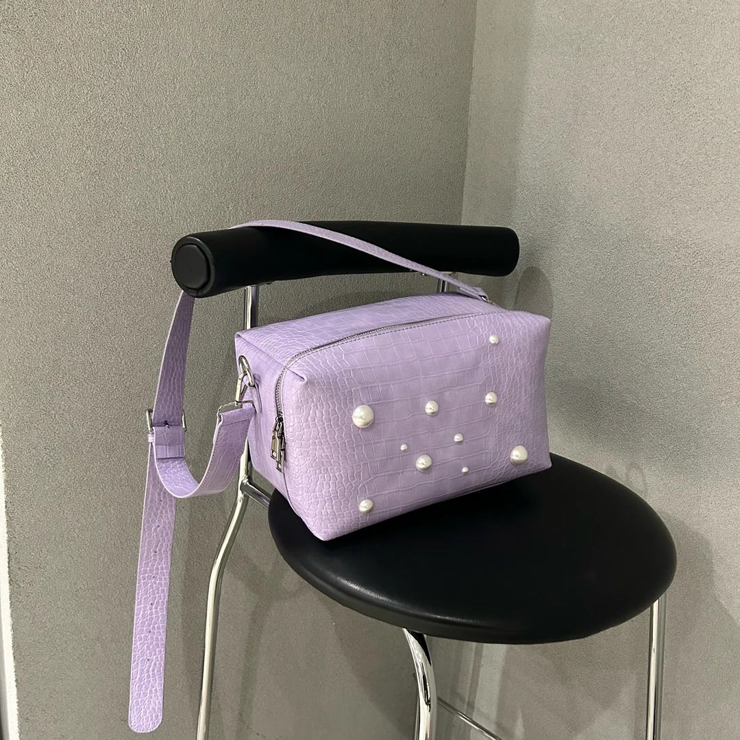 19119-1#miu系大容量简约珠珠斜挎枕头包