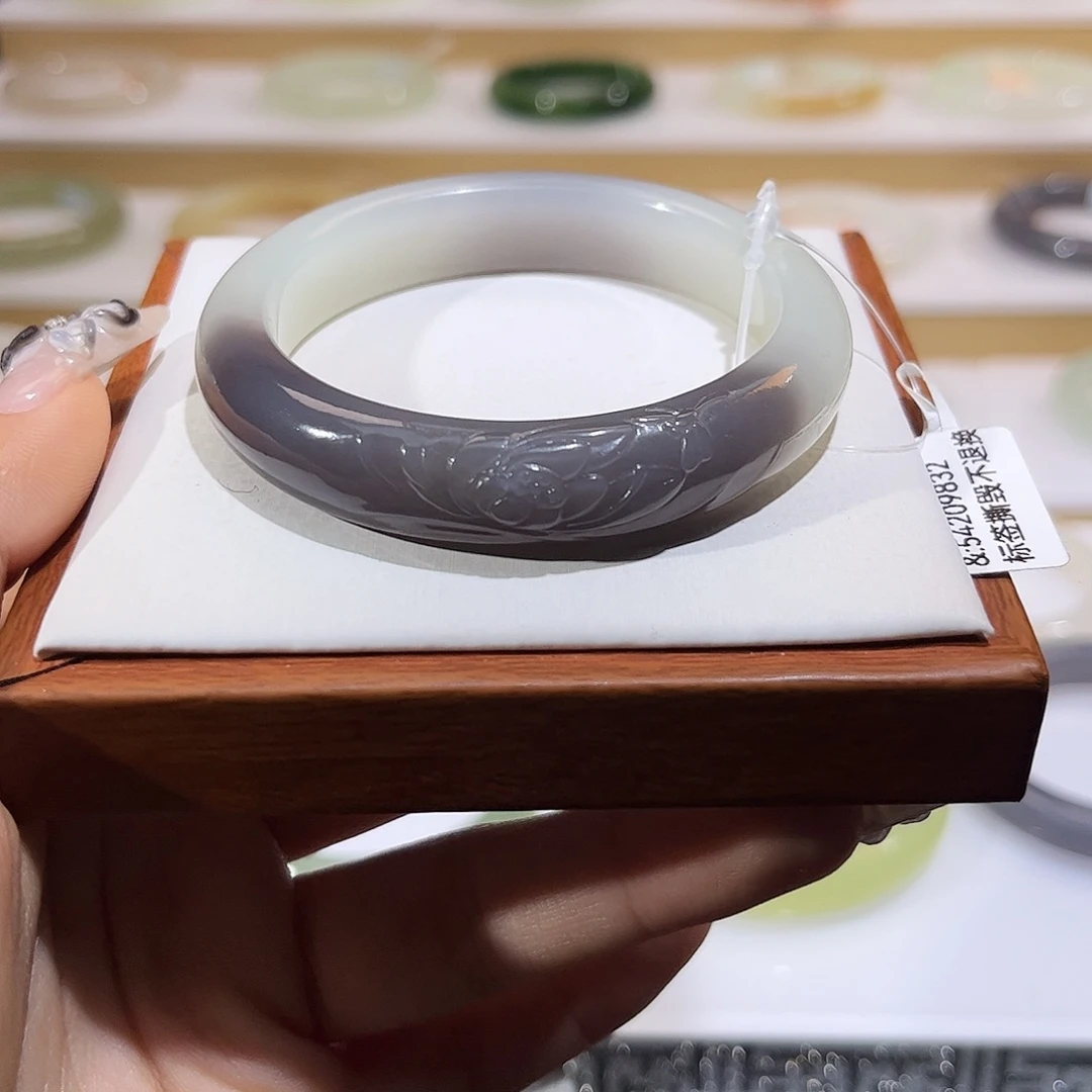 和田玉未镶嵌手镯紫白荷花镯