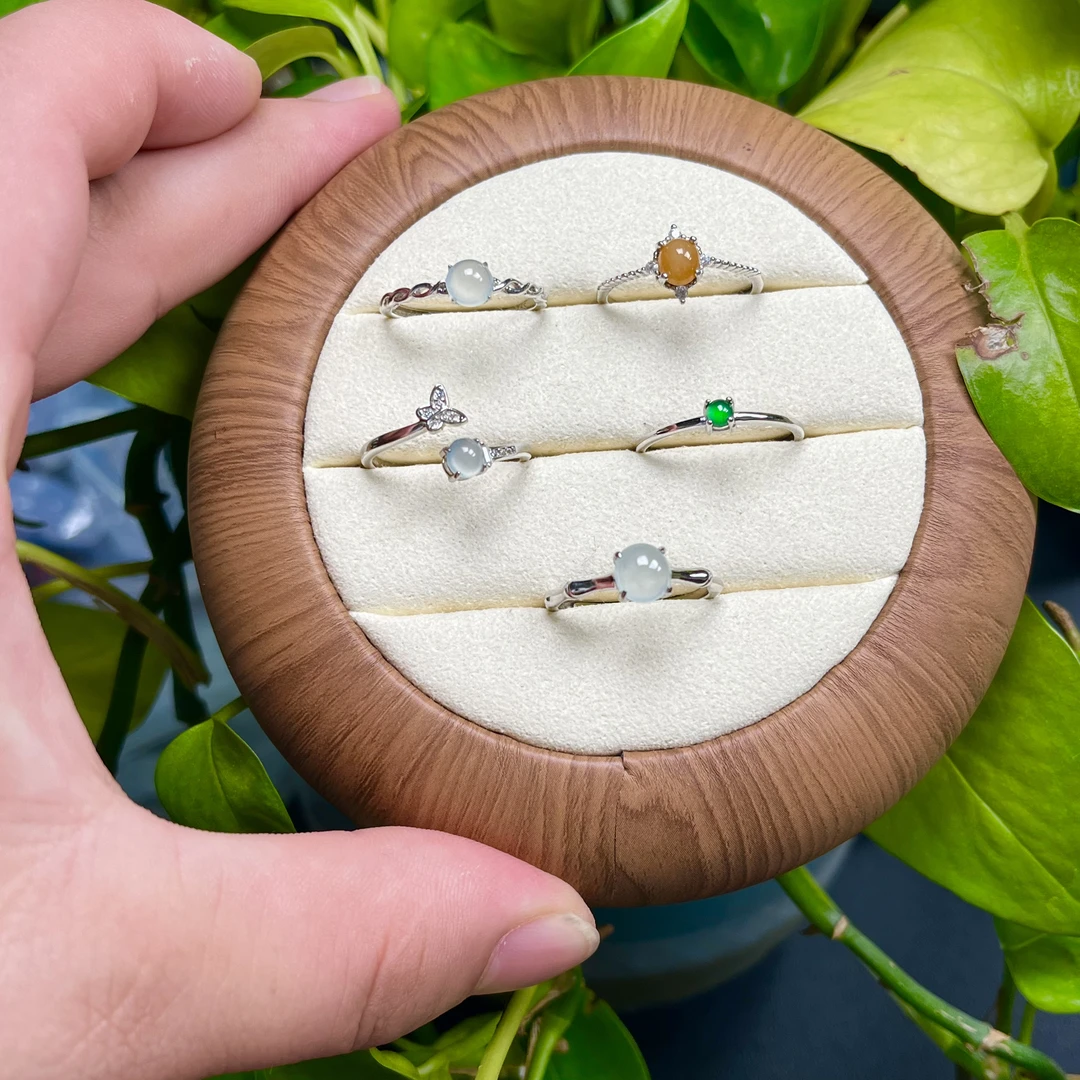 s925银戒指镶嵌翡翠多样性发其一个