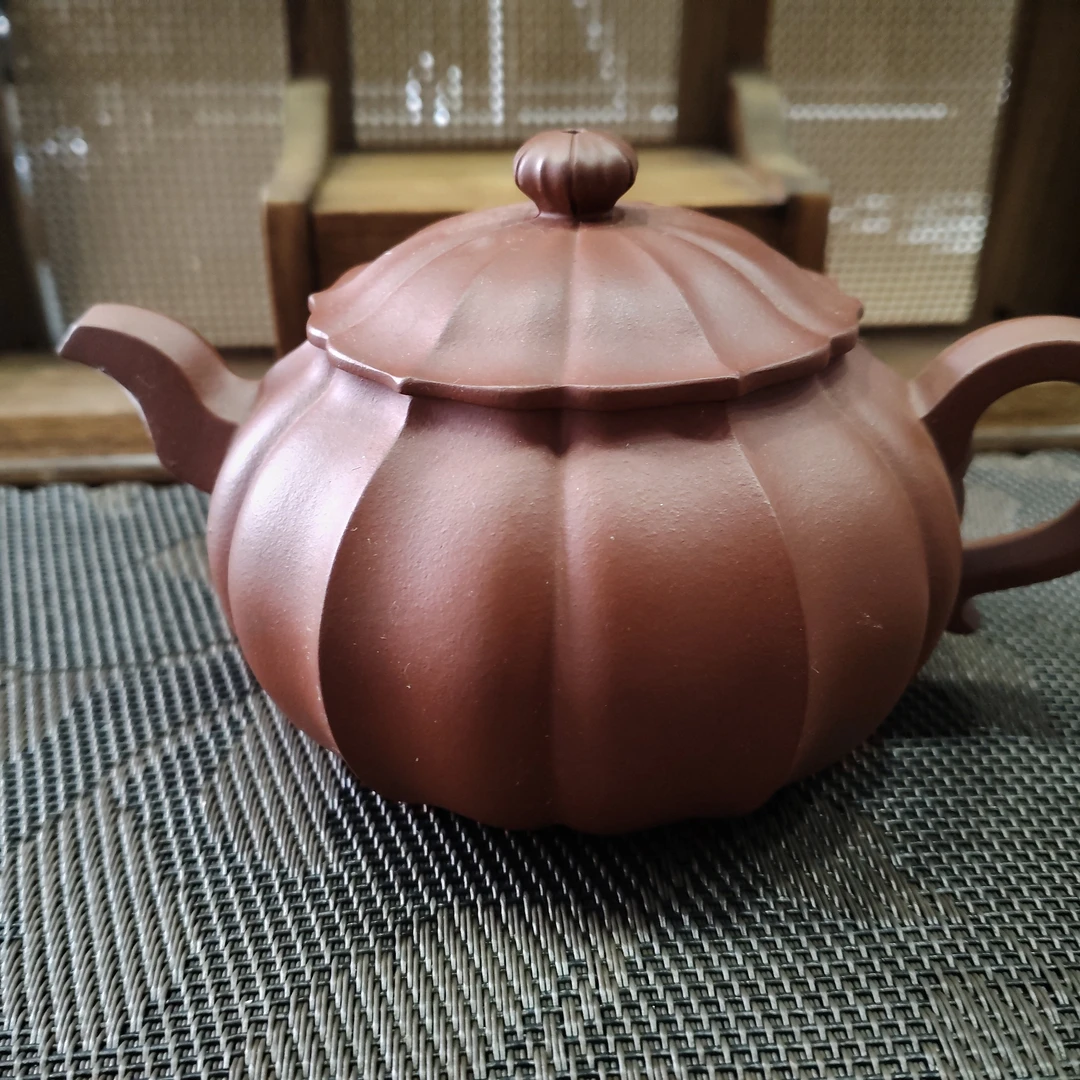 40宜兴原矿紫砂菊瓣盖壶