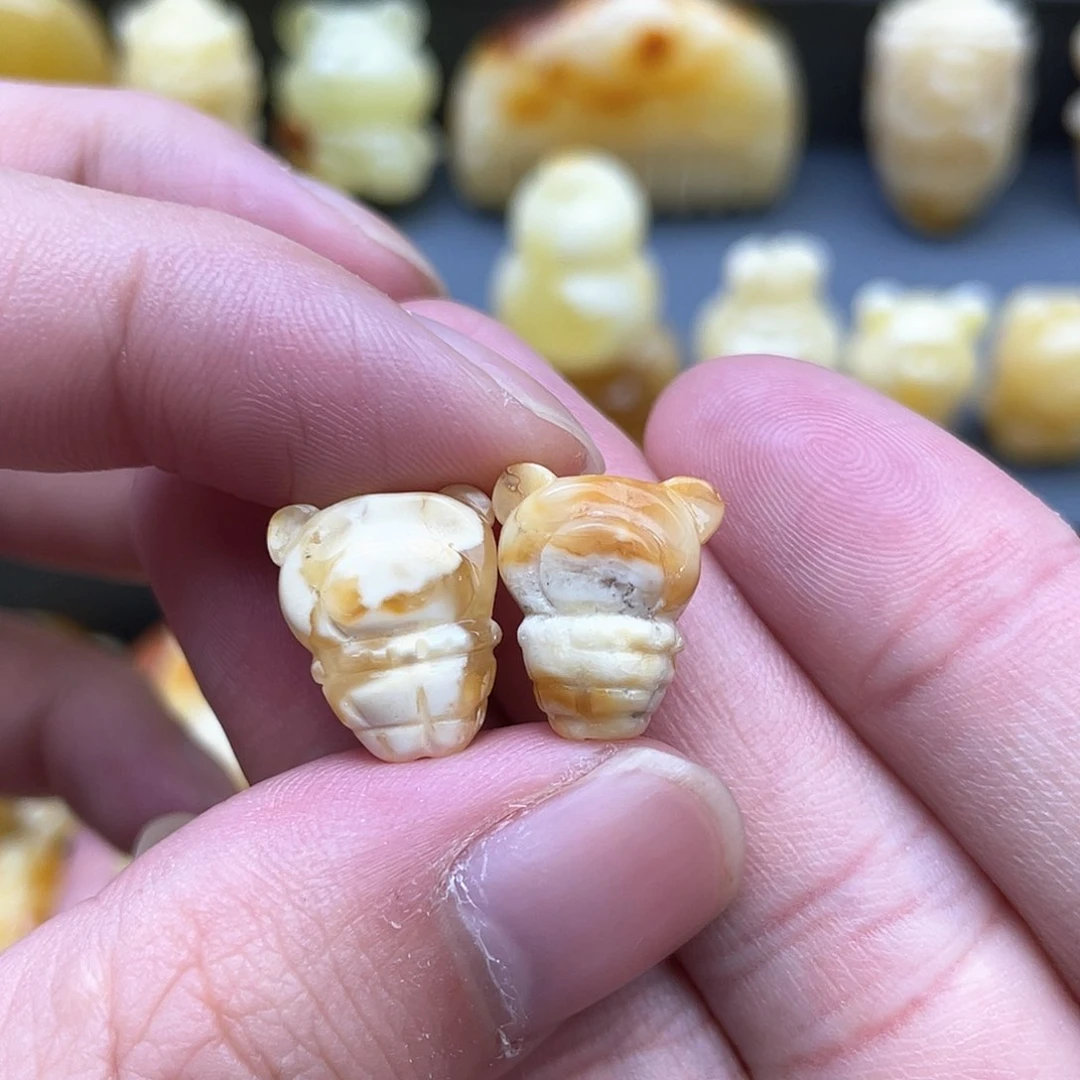 琥珀裸石未镶嵌蜜蜡